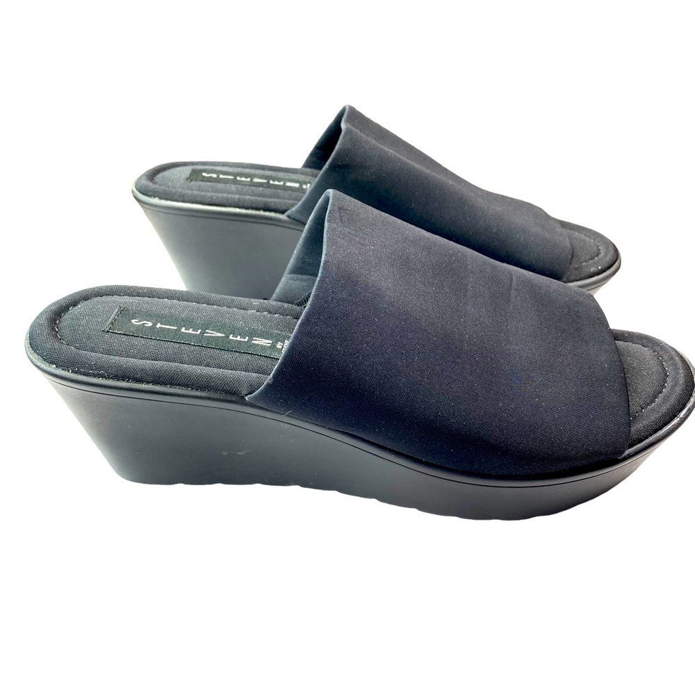New Steve Madden Black Wedge Slip on Sandal Womens Shoes size 7.5
